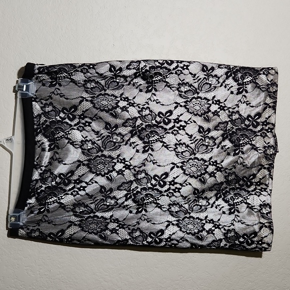 The Limited Skirt Womens size 4 Lace Black White Skirt Whimsygoth - Picture 1 of 16